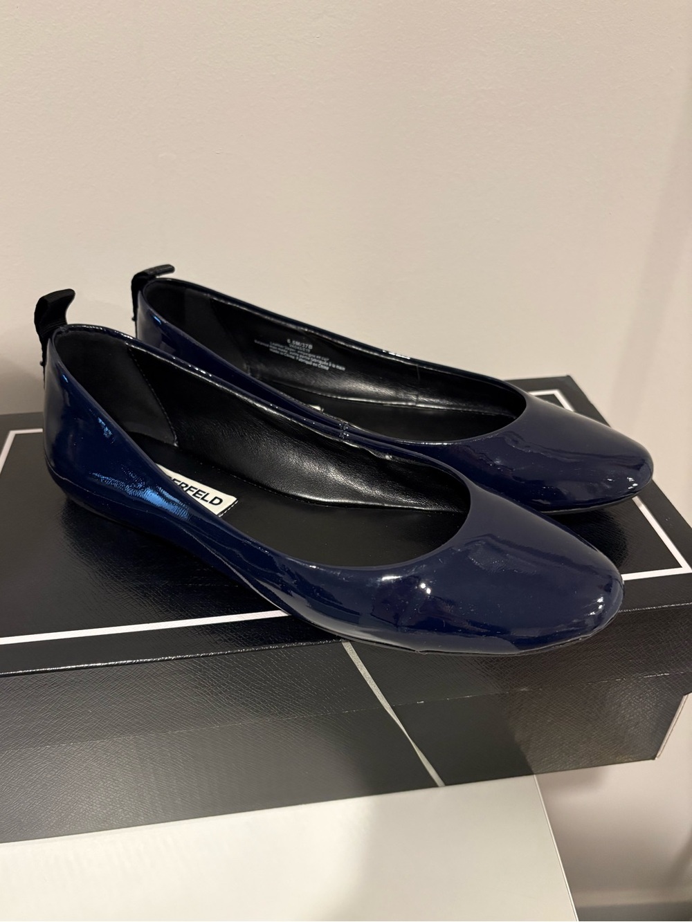 Like New Karl Lagerfeld Paris Vada Navy Ballet Flats 6.5